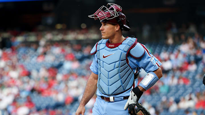 Sep 25, 2025; Philadelphia, Pennsylvania, USA; Philadelphia Phillies catcher J.T. Realmuto (10) looks on during the first inning against the Miami Marlins at Citizens Bank Park. Mandatory Credit: Bill Streicher-Imagn Images Sep 25, 2025; Philadelphia, Pennsylvania, USA; Philadelphia Phillies catcher J.T. Realmuto (10) looks on during the first inning against the Miami Marlins at Citizens Bank Park. Mandatory Credit: Bill Streicher-Imagn Images