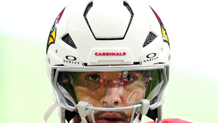Arizona Cardinals running back James Conner (6) takes the field before their game against the Carolina Panthers at State Farm Stadium on Sept. 14, 2025.