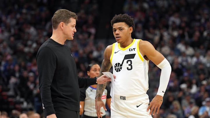 Nov 16, 2024; Sacramento, California, USA; Utah Jazz head coach Will Hardy (left) talks with guard Keyonte George (3) during the third quarter against the Sacramento Kings at Golden 1 Center. Mandatory Credit: Darren Yamashita-Imagn Images Nov 16, 2024; Sacramento, California, USA; Utah Jazz head coach Will Hardy (left) talks with guard Keyonte George (3) during the third quarter against the Sacramento Kings at Golden 1 Center. Mandatory Credit: Darren Yamashita-Imagn Images
