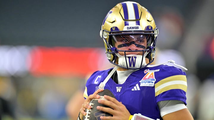 Dec 13, 2025; Inglewood, CA, USA; Washington Huskies quarterback Demond Williams Jr. (2) warms up prior to the LA Bowl Game against the Boise State Broncos at SoFi Stadium. Mandatory Credit: Jayne Kamin-Oncea-Imagn Images Dec 13, 2025; Inglewood, CA, USA; Washington Huskies quarterback Demond Williams Jr. (2) warms up prior to the LA Bowl Game against the Boise State Broncos at SoFi Stadium. Mandatory Credit: Jayne Kamin-Oncea-Imagn Images