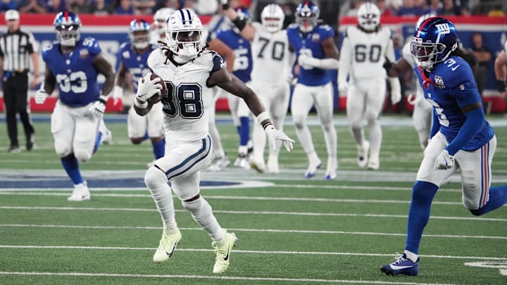 Dallas Cowboys WR CeeDee Lamb runs the ball for  a touchdown against the Giants in the first half at MetLife Stadium.