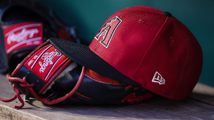 Jun 7, 2023; Washington, District of Columbia, USA; A general view of an Arizona Diamondbacks hat and Rawlings glove in the dugout during the fifth inning of the game against the Washington Nationals at Nationals Park. Mandatory Credit: Scott Taetsch-Imagn Images Jun 7, 2023; Washington, District of Columbia, USA; A general view of an Arizona Diamondbacks hat and Rawlings glove in the dugout during the fifth inning of the game against the Washington Nationals at Nationals Park. Mandatory Credit: Scott Taetsch-Imagn Images