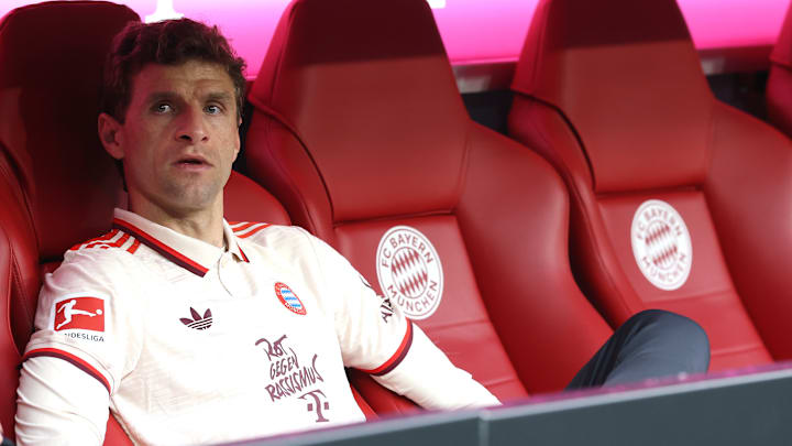 Thomas Müller auf der Ersatzbank des FC Bayern