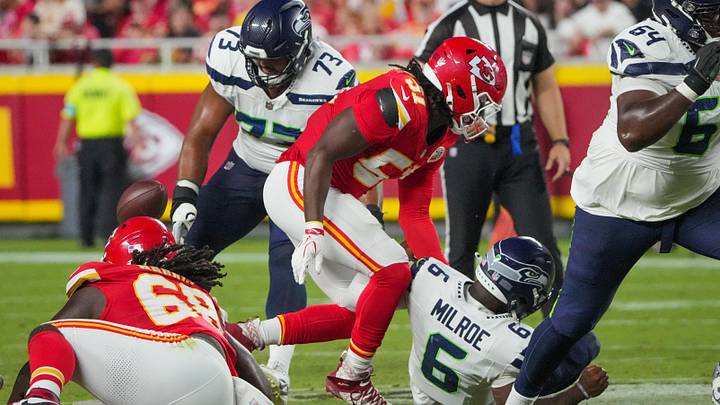 Aug 28, 2026; Kansas City, Missouri, USA; Seattle Seahawks quarterback Jalen Milroe (6) is sacked by Kansas City Chiefs defensive end R. Mason Thomas (51) during the first half of the game at Arrowhead Stadium. Mandatory Credit: Denny Medley-Imagn Images Aug 28, 2026; Kansas City, Missouri, USA; Seattle Seahawks quarterback Jalen Milroe (6) is sacked by Kansas City Chiefs defensive end R. Mason Thomas (51) during the first half of the game at Arrowhead Stadium. Mandatory Credit: Denny Medley-Imagn Images