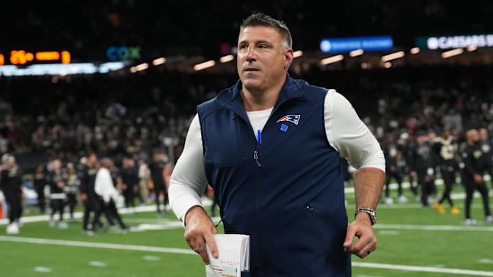 Oct 12, 2025; New Orleans, Louisiana, USA; New England Patriots head coach Mike Vrabel runs off the field following a game against the New Orleans Saints at Caesars Superdome. Mandatory Credit: Matthew Hinton-Imagn Images