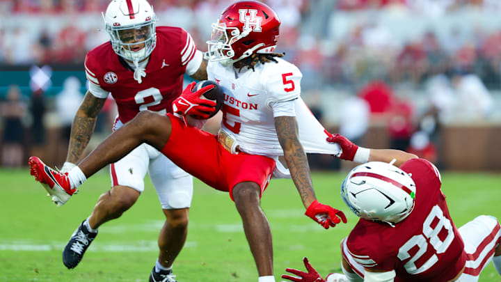 Oklahoma Sooners linebacker Danny Stutsman (28) and safety Billy Bowman Jr. Oklahoma Sooners linebacker Danny Stutsman (28) and safety Billy Bowman Jr.