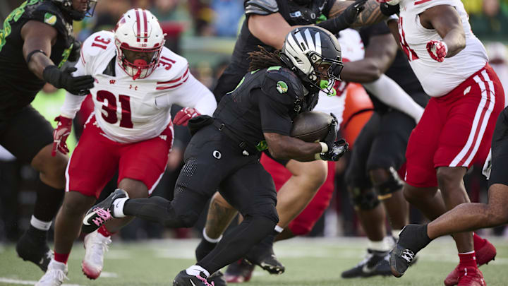 Oct 25, 2025; Eugene, Oregon, USA; Oregon Ducks running back Noah Whittington (6) carries the ball during the first half against the Wisconsin Badgers at Autzen Stadium. Mandatory Credit: Troy Wayrynen-Imagn Images Oct 25, 2025; Eugene, Oregon, USA; Oregon Ducks running back Noah Whittington (6) carries the ball during the first half against the Wisconsin Badgers at Autzen Stadium. Mandatory Credit: Troy Wayrynen-Imagn Images