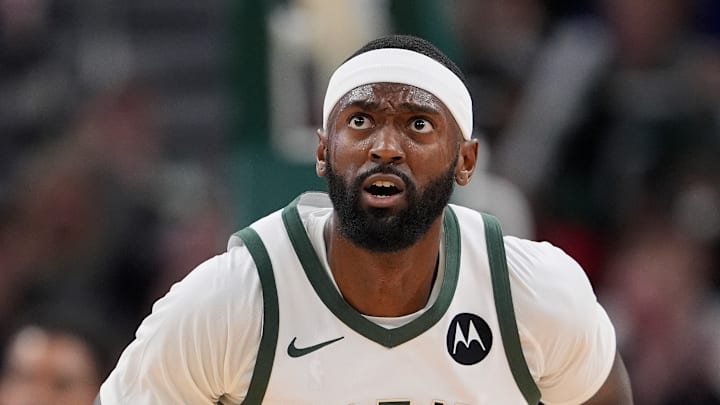 New York Knicks v Milwaukee Bucks New York Knicks v Milwaukee Bucks