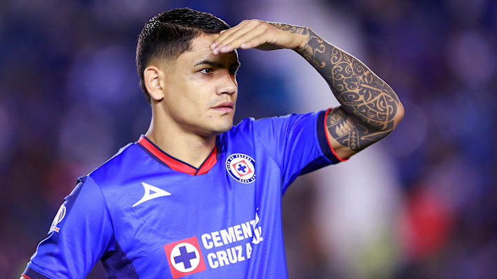 La afición de Cruz Azul esperaba con ansias el retorno del delantero uruguayo Gabriel Fernández.