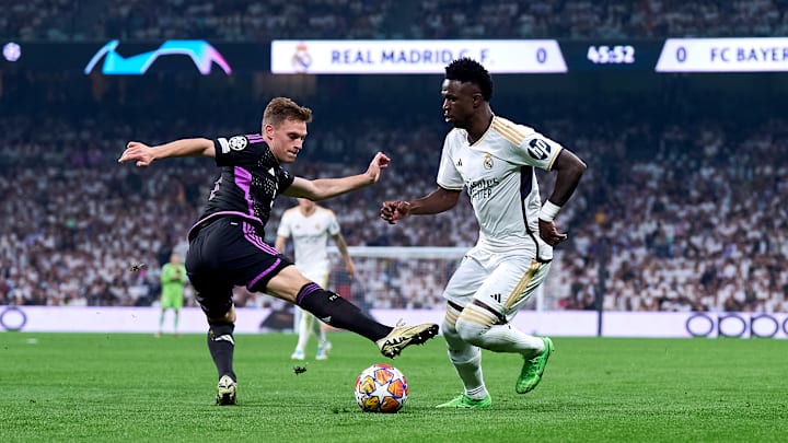 Joshua Kimmich im Zweikampf gegen Vinicius Junior