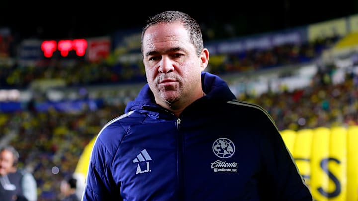 El técnico brasileño André Jardine sigue perdiendo crédito