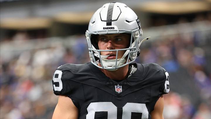 Las Vegas Raiders tight end Brock Bowers (89) warms up before the game against the Buffalo Bills at Allegiant Stadium. Mandatory Credit: Christopher Trim-Imagn Images Las Vegas Raiders tight end Brock Bowers (89) warms up before the game against the Buffalo Bills at Allegiant Stadium. Mandatory Credit: Christopher Trim-Imagn Images
