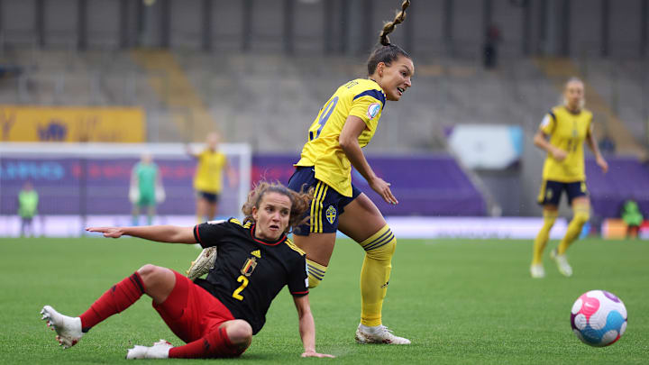 Davina Philtjens au duel avec Johanna Rytting Kaneryd.