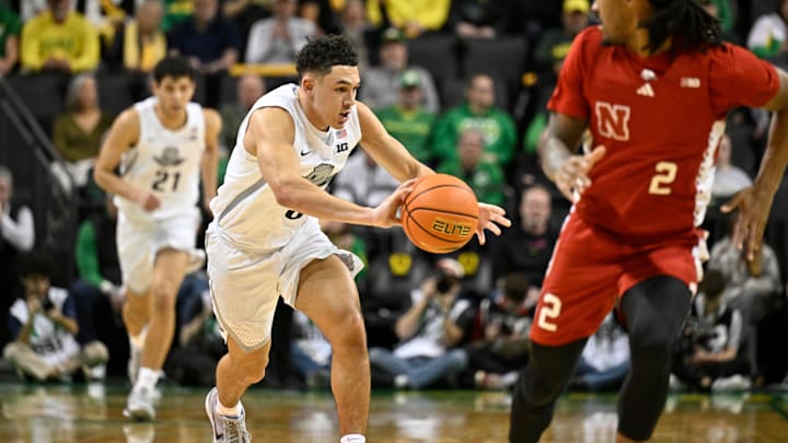 Feb 2, 2025; Eugene, Oregon, USA; Oregon Ducks guard Jackson Shelstad (3) passes the ball inside during the first half against the Nebraska Cornhuskers at Matthew Knight Arena. Mandatory Credit: Craig Strobeck-Imagn Images Feb 2, 2025; Eugene, Oregon, USA; Oregon Ducks guard Jackson Shelstad (3) passes the ball inside during the first half against the Nebraska Cornhuskers at Matthew Knight Arena. Mandatory Credit: Craig Strobeck-Imagn Images
