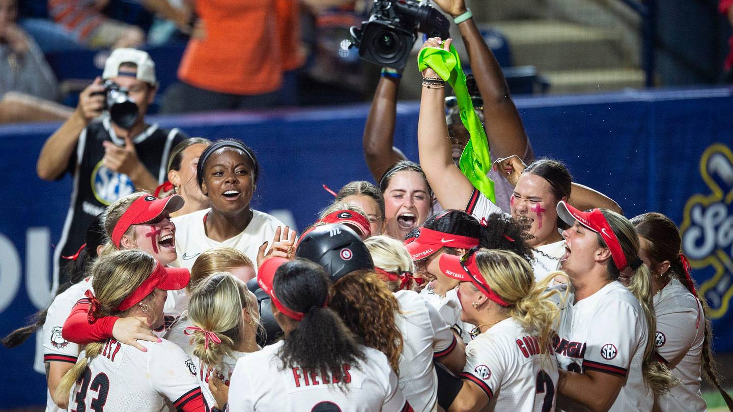 Georgia softball's historic comeback over No. 1 Oklahoma proves the Dawgs are dangerous