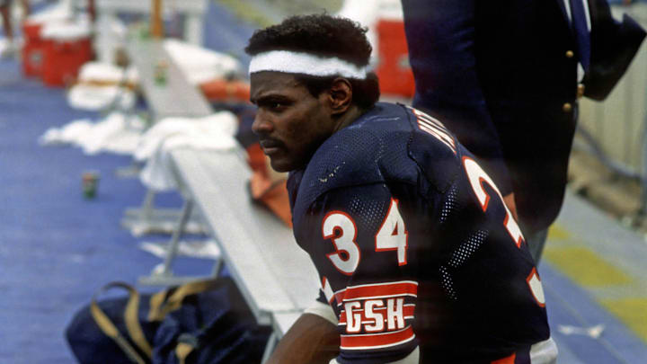 Nov 9, 1986; Tampa, FL, USA; Chicago Bears running back (34) Walter Payton on the sideline Nov 9, 1986; Tampa, FL, USA; Chicago Bears running back (34) Walter Payton on the sideline