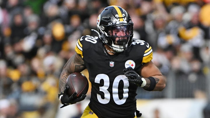 Nov 16, 2025; Pittsburgh, Pennsylvania, USA; Pittsburgh Steelers running back Jaylen Warren (30) runs with the ball against the Cincinnati Bengals during the first half at Acrisure Stadium. Mandatory Credit: Barry Reeger-Imagn Images