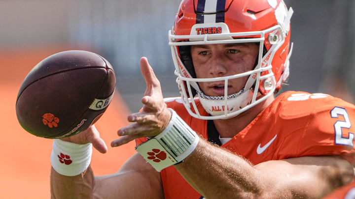 Clemson football quarterback Cade Klubnik (2) has seen his NIL value collapse as the Tigers' losses persist throughout the 2025 season. Clemson football quarterback Cade Klubnik (2) has seen his NIL value collapse as the Tigers' losses persist throughout the 2025 season.