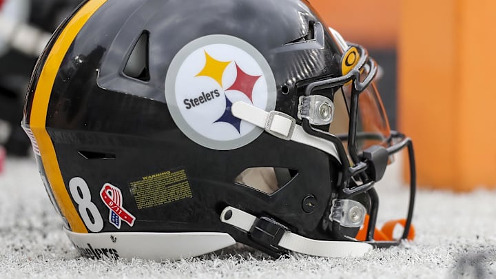 Sep 11, 2022; Cincinnati, Ohio, USA; A commemorative patch on the helmet of Pittsburgh Steelers wide receiver Diontae Johnson (18) prior to the game against the Cincinnati Bengals in the first half at Paycor Stadium. Mandatory Credit: Katie Stratman-Imagn Images Sep 11, 2022; Cincinnati, Ohio, USA; A commemorative patch on the helmet of Pittsburgh Steelers wide receiver Diontae Johnson (18) prior to the game against the Cincinnati Bengals in the first half at Paycor Stadium. Mandatory Credit: Katie Stratman-Imagn Images