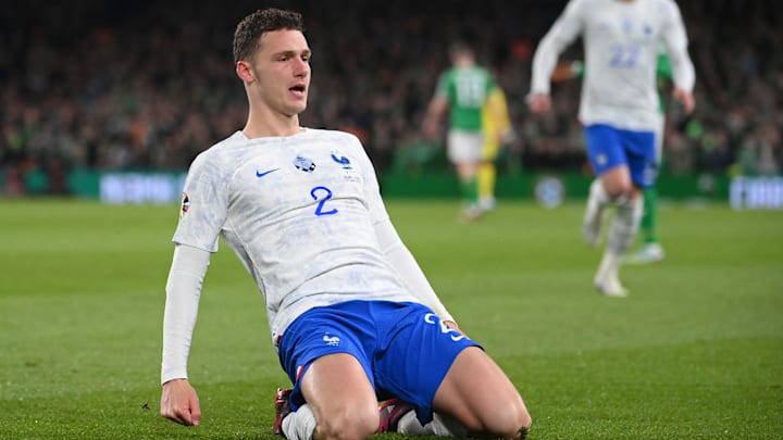 Pavard a sorti un missile venue de nulle part Pavard a sorti un missile venue de nulle part