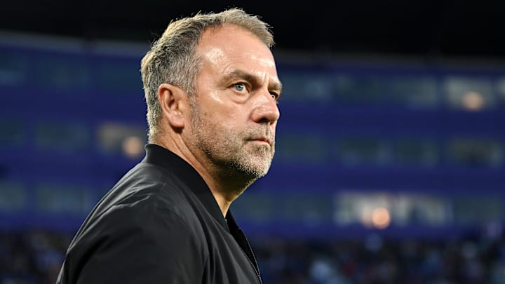 Preocupação de Hansi Flick aumenta com falta de reforços Preocupação de Hansi Flick aumenta com falta de reforços