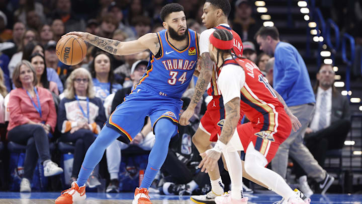 Feb 10, 2025; Oklahoma City, Oklahoma, USA; Oklahoma City Thunder forward Kenrich Williams (34) drives to the basket against the New Orleans Pelicans during the second half at Paycom Center. Mandatory Credit: Alonzo Adams-Imagn Images Feb 10, 2025; Oklahoma City, Oklahoma, USA; Oklahoma City Thunder forward Kenrich Williams (34) drives to the basket against the New Orleans Pelicans during the second half at Paycom Center. Mandatory Credit: Alonzo Adams-Imagn Images