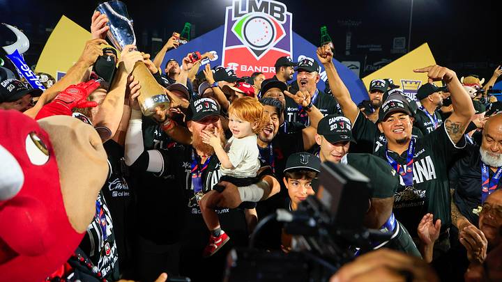 Este es el primer campeonato que Turner puede festejar junto a su hijo Bo.