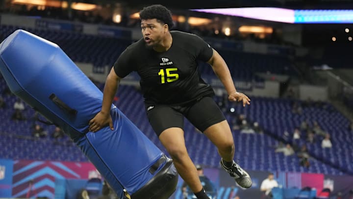 Feb 27, 2025; Indianapolis, IN, USA; Oregon defensive lineman Derrick Harmon (DL15) participates in drills during the 2025 NFL Combine at Lucas Oil Stadium. Mandatory Credit: Kirby Lee-Imagn Images