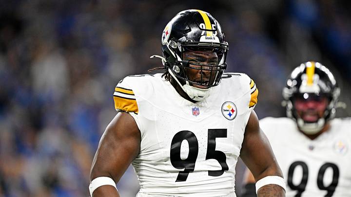 Dec 21, 2025; Detroit, Michigan, USA; Pittsburgh Steelers defensive tackle Keeanu Benton (95) celebrates after a sack during the first quarter against the Detroit Lions at Ford Field. Mandatory Credit: Lon Horwedel-Imagn Images Dec 21, 2025; Detroit, Michigan, USA; Pittsburgh Steelers defensive tackle Keeanu Benton (95) celebrates after a sack during the first quarter against the Detroit Lions at Ford Field. Mandatory Credit: Lon Horwedel-Imagn Images