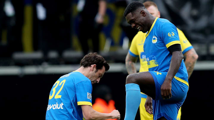 Clarence Seedorf après son but dans le Game4Ukraine