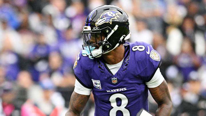 Baltimore Ravens quarterback Lamar Jackson (8) runs to get open during the first quarter against the Tennessee Titans at M&T Bank Stadium. 