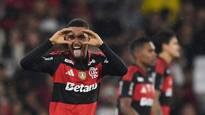 Samuel Lino marcou pelo segundo jogo seguido