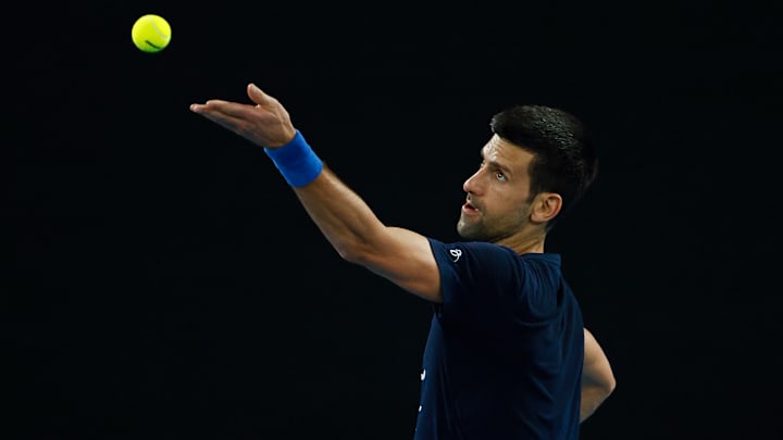Novak Djokovic enfrenta varios problemas por su negativa a vacunarse contra el COVID-19 