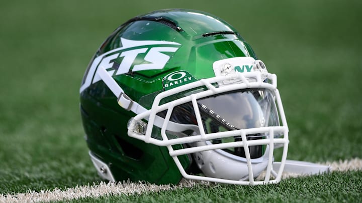 Aug 16, 2025; East Rutherford, New Jersey, USA; General view of a New York Jets helmet prior to the game against the New York Giants at MetLife Stadium. Mandatory Credit: Rich Barnes-Imagn Images Aug 16, 2025; East Rutherford, New Jersey, USA; General view of a New York Jets helmet prior to the game against the New York Giants at MetLife Stadium. Mandatory Credit: Rich Barnes-Imagn Images