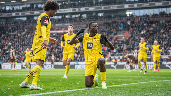 FC St. Pauli 1910 v Borussia Dortmund - Bundesliga