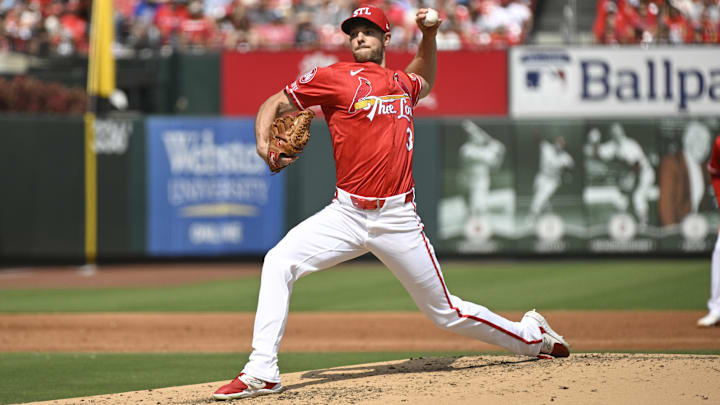 Sep 8, 2024; St. Louis, Missouri, USA; St. Louis Cardinals starting pitcher Steven Matz (32) throws against the Seattle Mariners during the third inning at Busch Stadium. Mandatory Credit: Jeff Le-Imagn Images