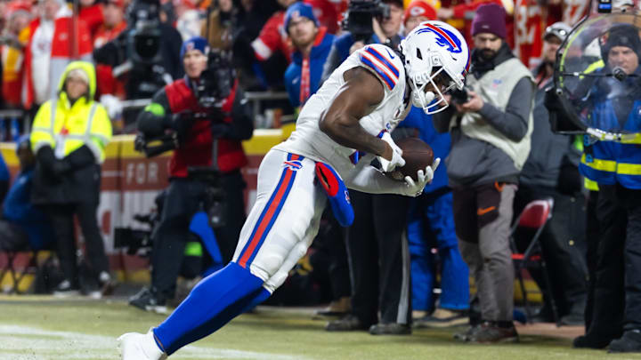 Bills receiver Curtis Samuel (1) catches a touchdown against the Chiefs during the AFC Championship Game