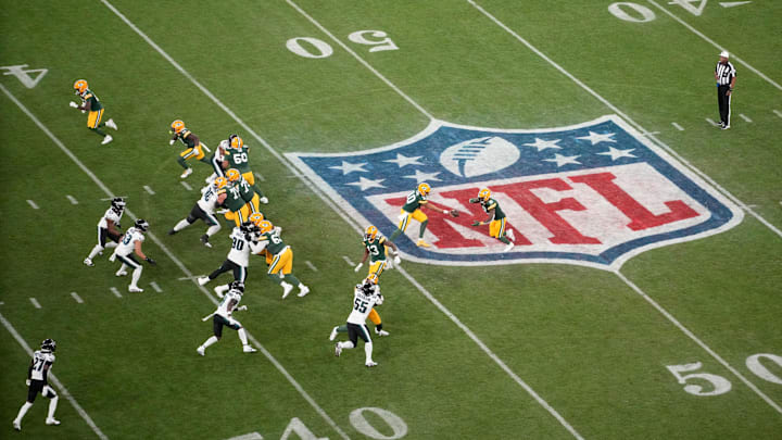Green Bay Packers quarterback Jordan Love (10) hands to running back Josh Jacobs against the Eagles in Brazil. Green Bay Packers quarterback Jordan Love (10) hands to running back Josh Jacobs against the Eagles in Brazil.