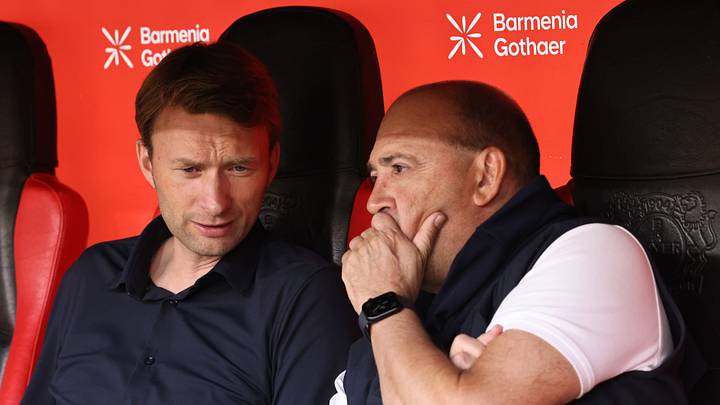 Simon Rolfes und Fernando Carro müssen zeitnah einen neuen Bayer-Trainer finden 