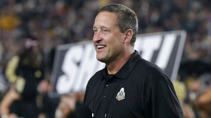 Jim Everett, former Purdue and NFL player, leads the Shout during the fourth quarter of a game.