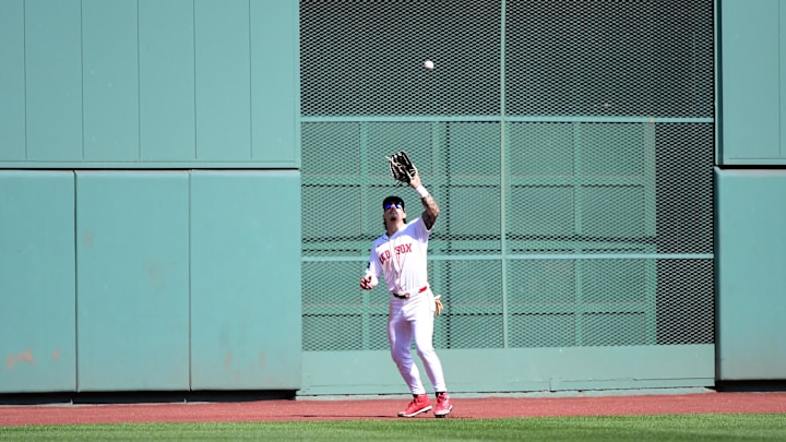 Sep 8, 2024; Boston, Massachusetts, USA; Boston Red Sox center fielder Jarren Duran (16) makes a catch for an out during the fourth inning against the Chicago White Sox at Fenway Park. Mandatory Credit: Bob DeChiara-Imagn Images Sep 8, 2024; Boston, Massachusetts, USA; Boston Red Sox center fielder Jarren Duran (16) makes a catch for an out during the fourth inning against the Chicago White Sox at Fenway Park. Mandatory Credit: Bob DeChiara-Imagn Images