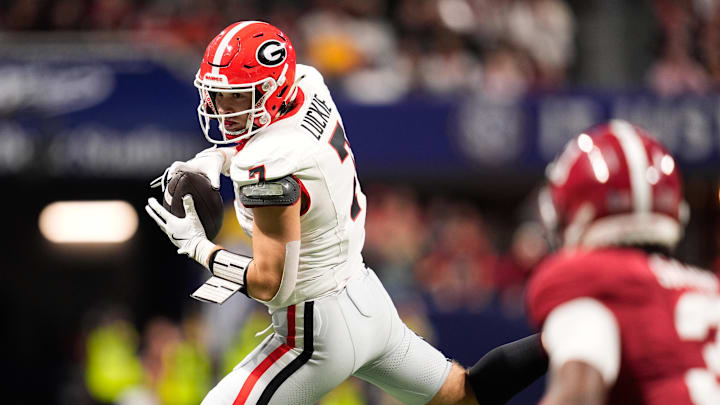 Dec 6, 2025; Atlanta, GA, USA; Georgia Bulldogs tight end Lawson Luckie (7) makes a catch during the third quarter against the Alabama Crimson Tide during the 2025 SEC Championship game at Mercedes-Benz Stadium. Mandatory Credit: Dale Zanine-Imagn Images