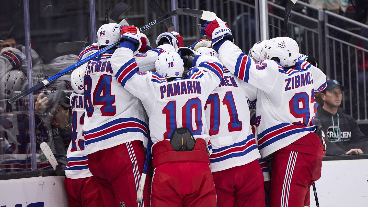 Rangers Players Reunite With Former Teammates in Seattle