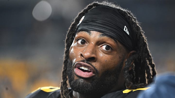 Oct 28, 2024; Pittsburgh, Pennsylvania, USA; Pittsburgh Steelers running back Najee Harris (22) talks with a fan.