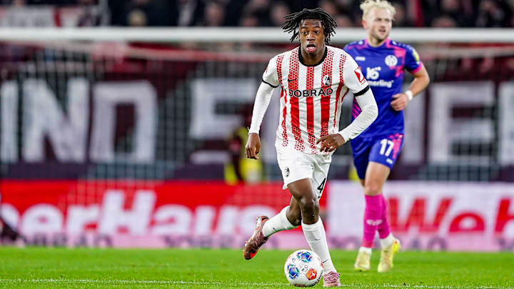 Johan Manzambi st beim SC Freiburg unangefochtener Stammspieler Johan Manzambi st beim SC Freiburg unangefochtener Stammspieler