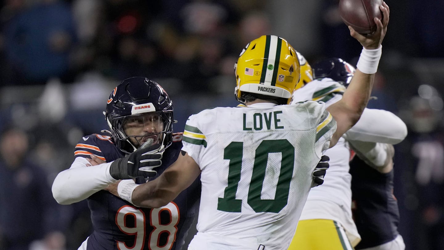 Chicago Bears GM tries to keep fire burning under two standouts