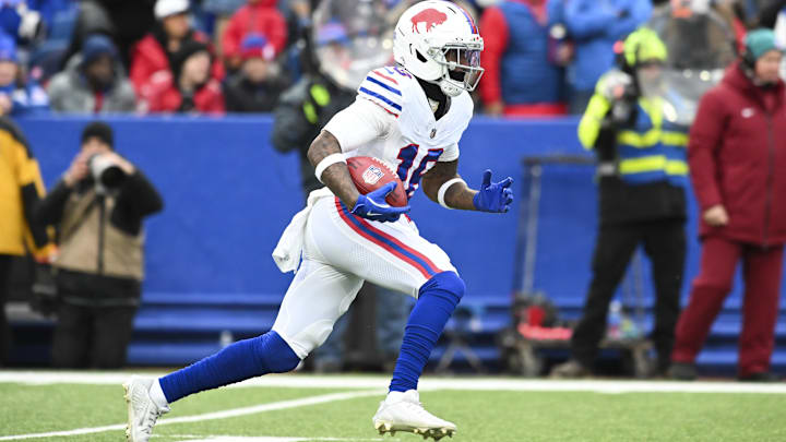 Nov 16, 2025; Orchard Park, New York, USA;  Buffalo Bills wide receiver Mecole Hardman (16) returns a kickoff against the Tampa Bay Buccaneers