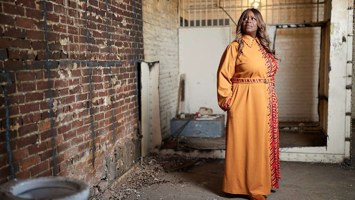 Retta reacts to the prison cells at the Jail-Bat home, as seen on Scariest House in America, Season 1.