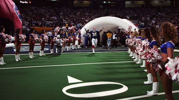 Jan 30, 1994; Atlanta, GA, USA; FILE PHOTO; Buffalo Bills running back Carwell Gardner (35) takes the field during player introductions for Super Bowl XXVIII against the Dallas Cowboys at the Georgia Dome. Dallas defeated Buffalo 30-13. Jan 30, 1994; Atlanta, GA, USA; FILE PHOTO; Buffalo Bills running back Carwell Gardner (35) takes the field during player introductions for Super Bowl XXVIII against the Dallas Cowboys at the Georgia Dome. Dallas defeated Buffalo 30-13.
