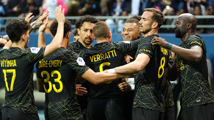 O grupo Qatar Sports Investments está vendendo ações do PSG para injeção de dinheiro no clube por novos investidores 